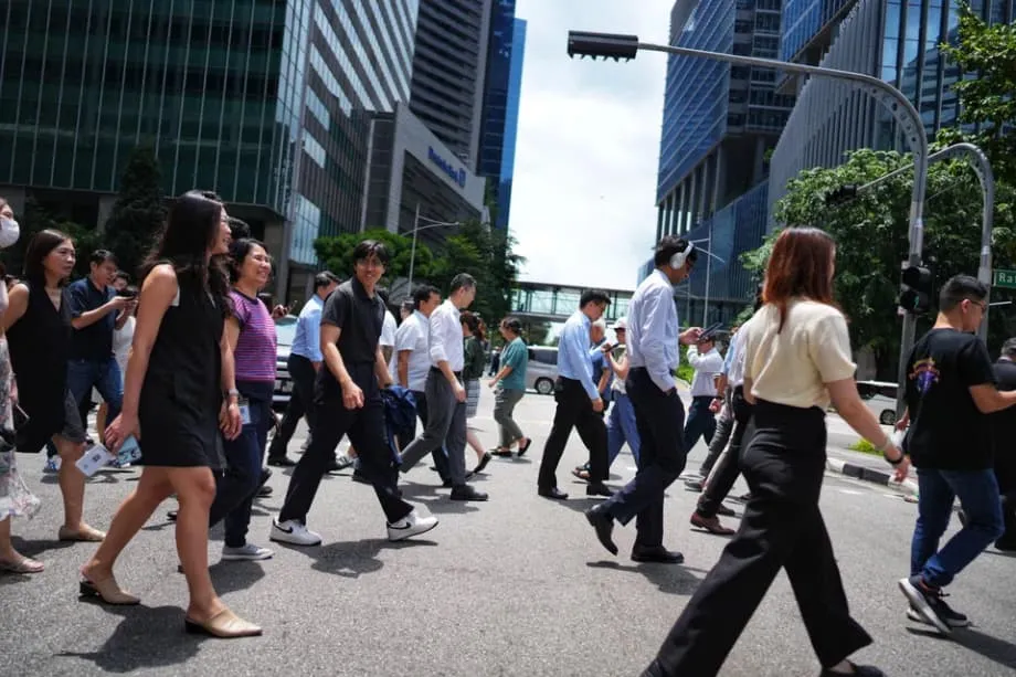 Por que Singapura precisa de uma via de transição para a reinvenção profissional na meia-idade