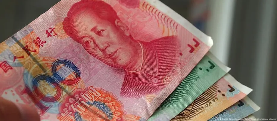 Yuan supera dólar nos pagamentos transfronteiriços da China, enquanto seu uso no comércio cresce e as restrições persistem