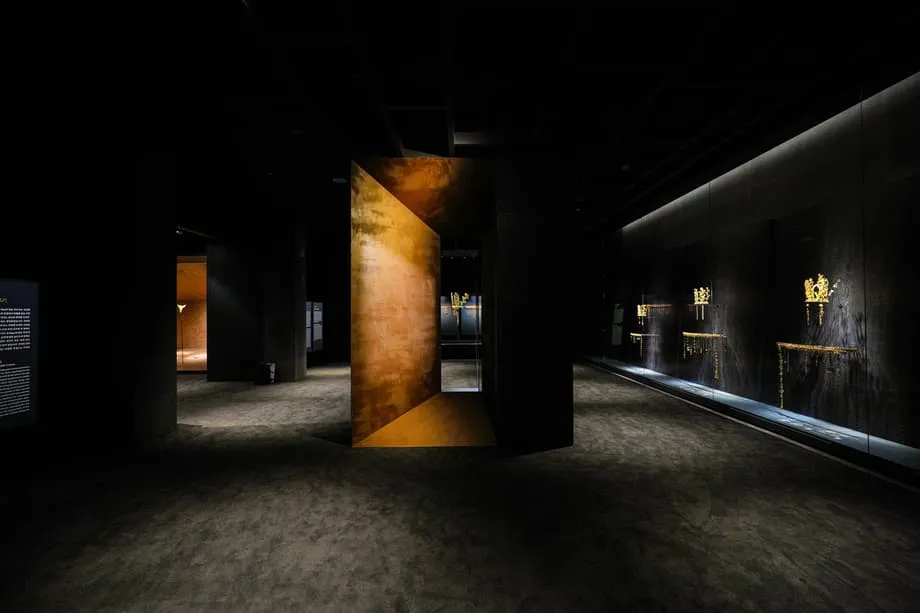 Coroas de ouro de Silla são reunidas em Gyeongju, e museu limita público diante da alta procura
