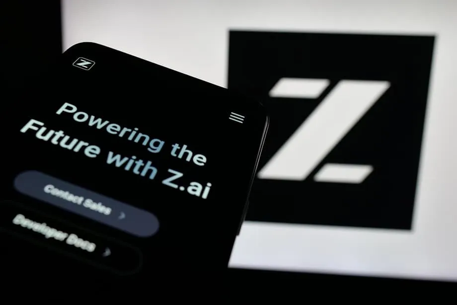 GLM 4.6 impulsiona aumento de dez vezes no número de usuários pagantes da Zhipu AI no exterior, enquanto ferramentas de programação ganham o mundo