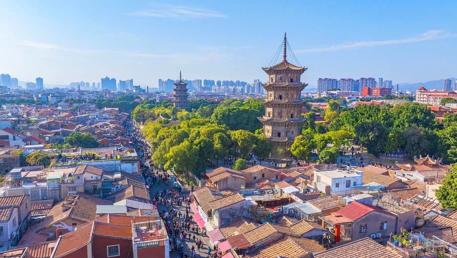 Quanzhou é reconhecida como Cidade da Gastronomia e Wuxi como Cidade da Música, enquanto a UNESCO inclui 58 Cidades Criativas