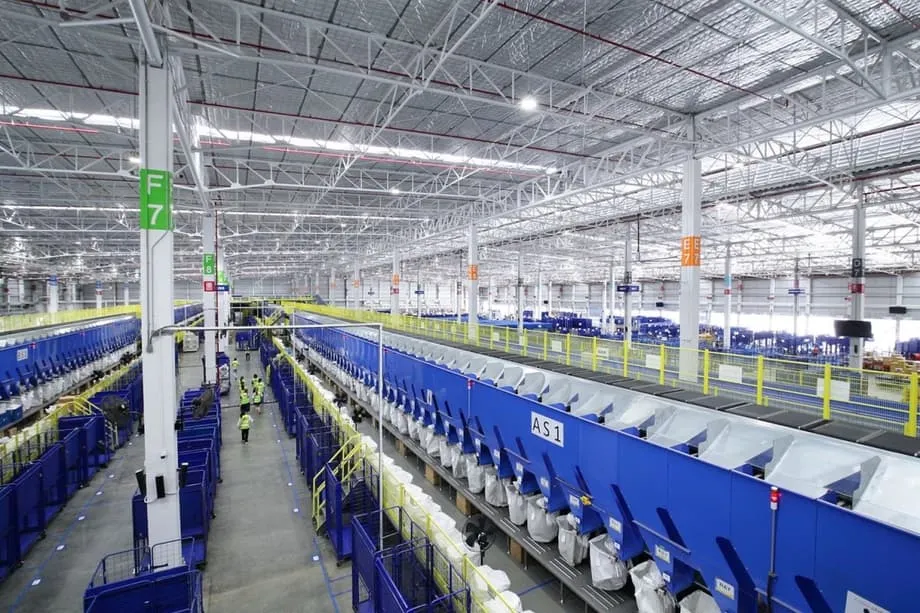 Líderes do comércio eletrônico tailandês defendem preço mínimo de US$ 100 para produtos importados vendidos online e cobrança de impostos no checkout