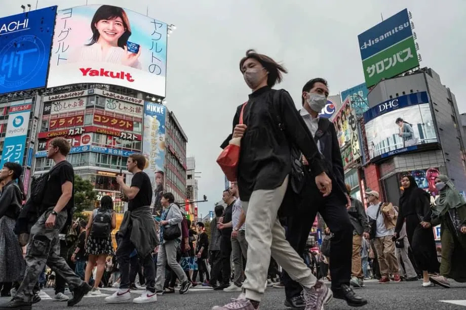 Pesquisa mostra ceticismo crescente em relação a trabalhadores estrangeiros no Japão, enquanto temores de segurança superam as necessidades de mão de obra