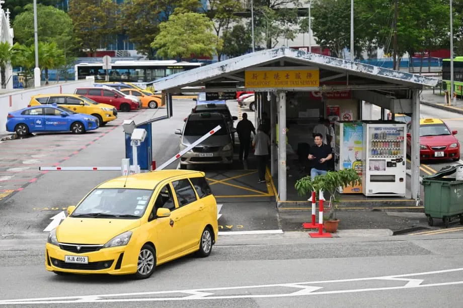 Singapura e Malásia flexibilizam regras para táxis, permitindo desembarques em qualquer lugar e ampliando as frotas licenciadas