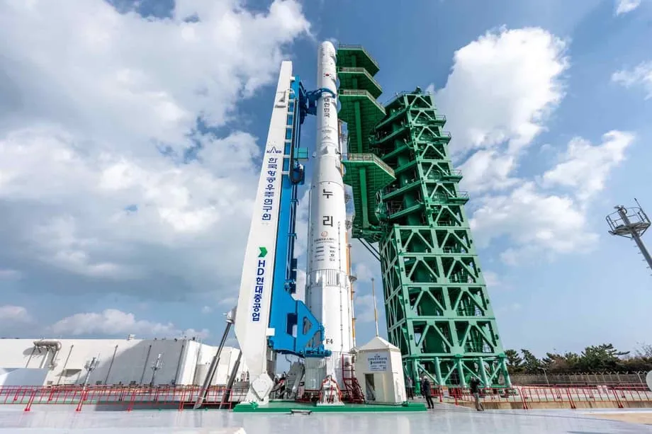 Coreia do Sul realiza primeiro lançamento do foguete Nuri liderado por empresa privada, e 13 satélites chegam à órbita