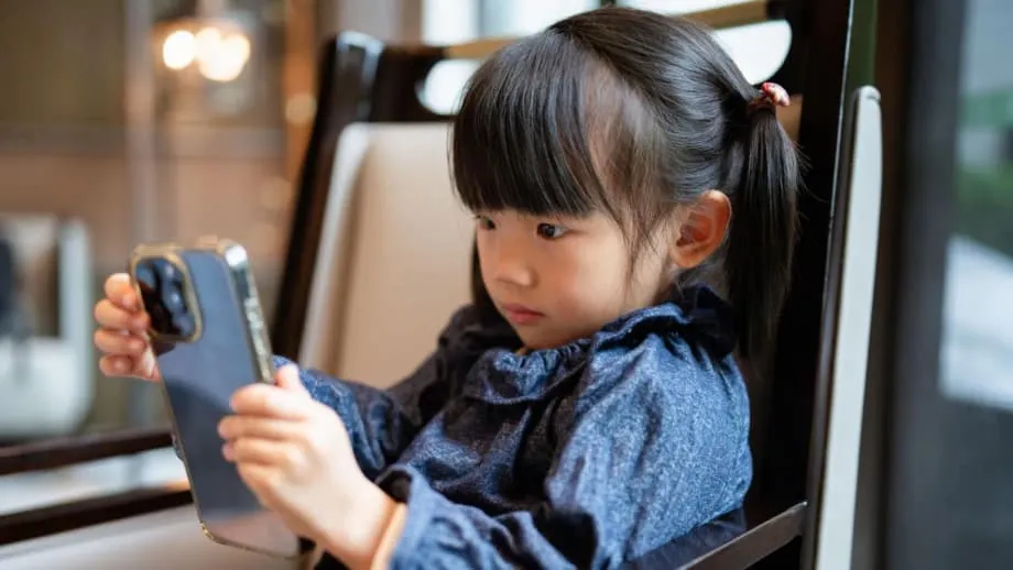 China propõe regras rigorosas para proteger crianças de conteúdo nocivo em chatbots de IA