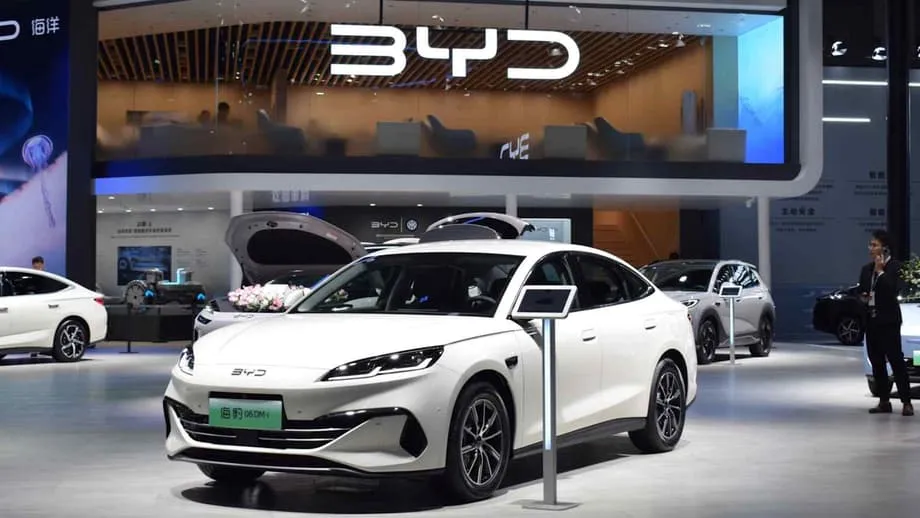 Marcas chinesas de automóveis devem liderar vendas globais em 2025