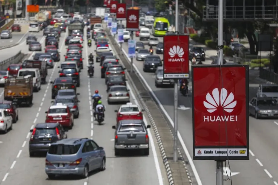 A virada dos investimentos globais da China: de fábrica do mundo a exportadora de capital e o futuro do yuan