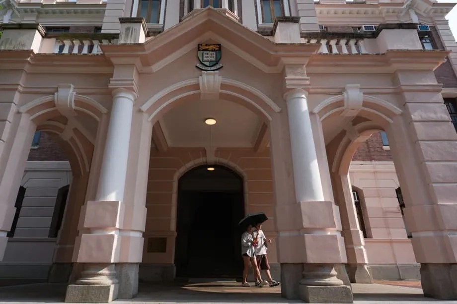 HKU conquista lugar entre as 10 melhores em Educação, enquanto universidades asiáticas avançam nos rankings globais