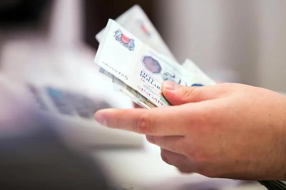 Dólar de Singapura dispara e atinge máxima em 11 anos em meio à turbulência cambial global