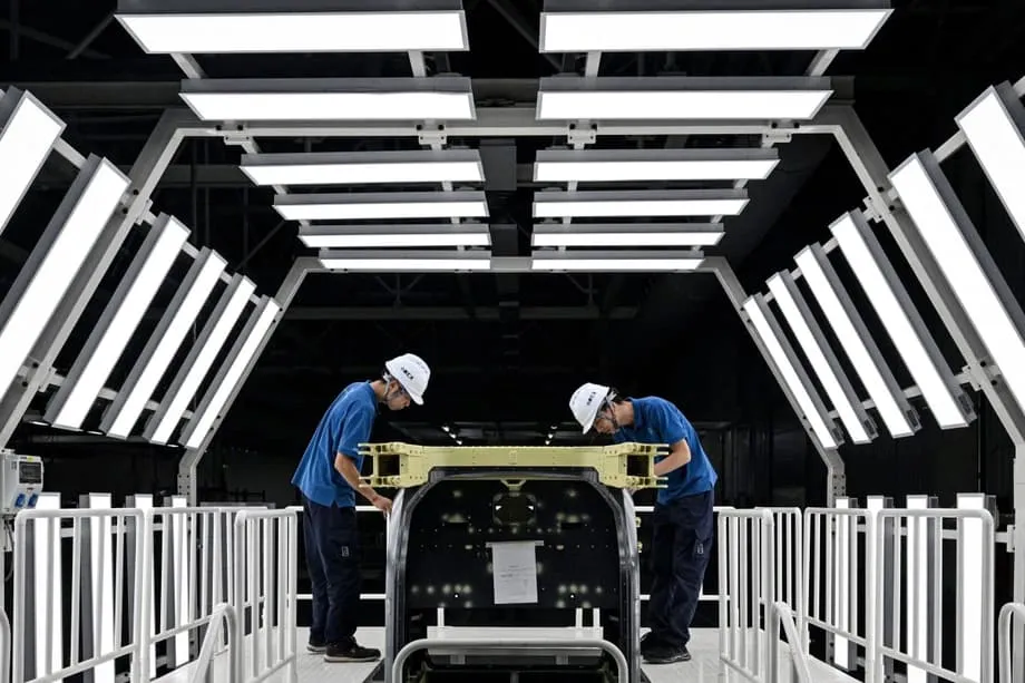 Guangdong, potência industrial da China, reduz meta de crescimento para 2026 em meio à crise imobiliária