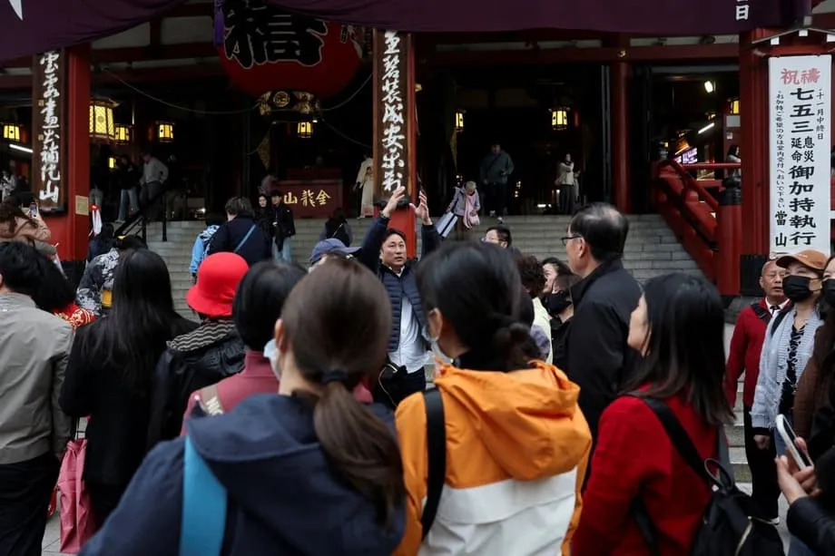 Êxodo de turistas chineses remodela a economia do Japão em meio a crise diplomática