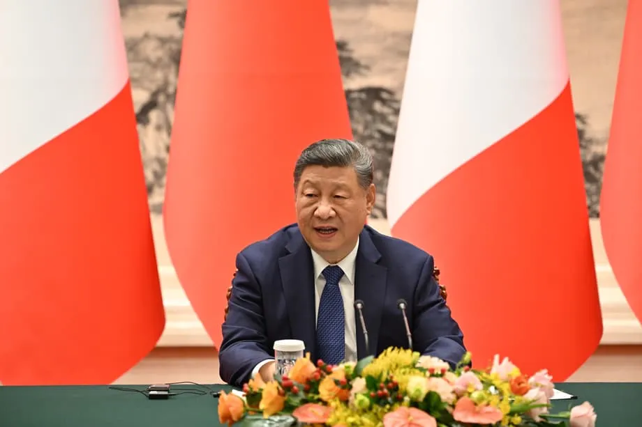 A aposta da China na "moeda forte": Xi Jinping promove o yuan para desafiar o domínio do dólar em meio à incerteza global