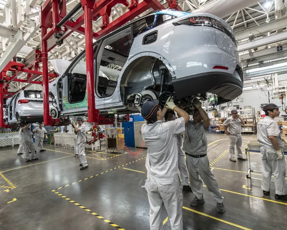 Setor de energia limpa da China responde por mais de 90% do crescimento dos investimentos, enquanto economia verde supera a de países do G7