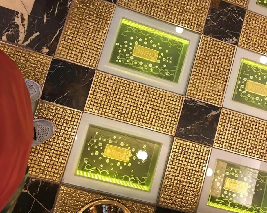 Grand Emperor Hotel, em Macau, vende tijolos de ouro do saguão por US$ 13 milhões