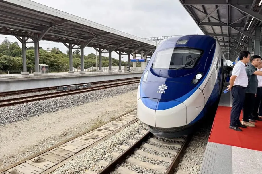 Ferrovia da Costa Leste da Malásia realiza viagem de demonstração antes da inauguração em 2027