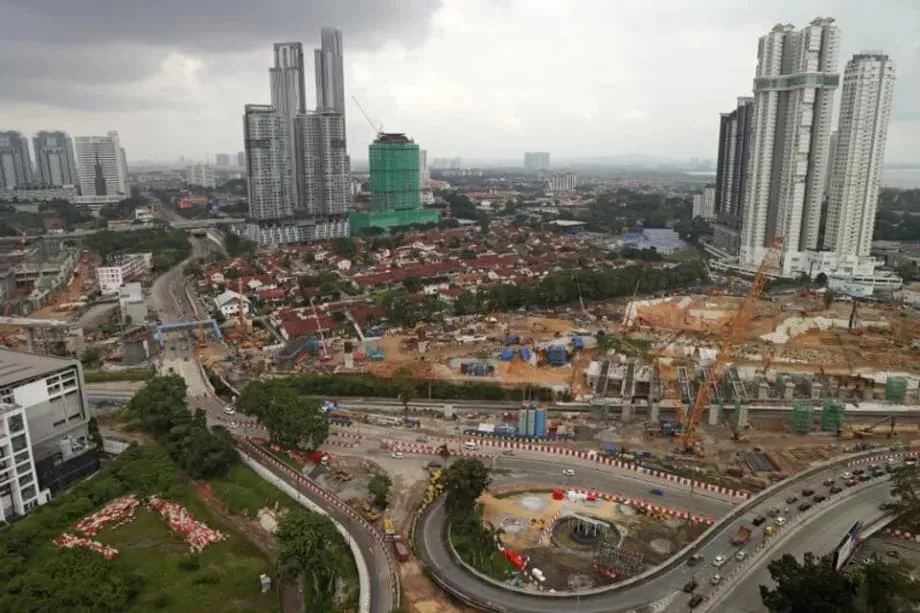 Boom dos data centers em Johor esbarra na rede elétrica, e atrasos nas conexões levam à rejeição de projetos