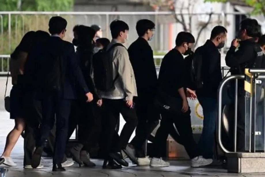 Dois terços dos trabalhadores sul-coreanos recebem contatos fora do expediente enquanto leis pelo direito à desconexão não avançam