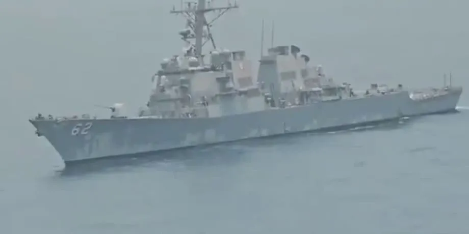 Video captures alleged interaction between U.S. warship and Iranian ...