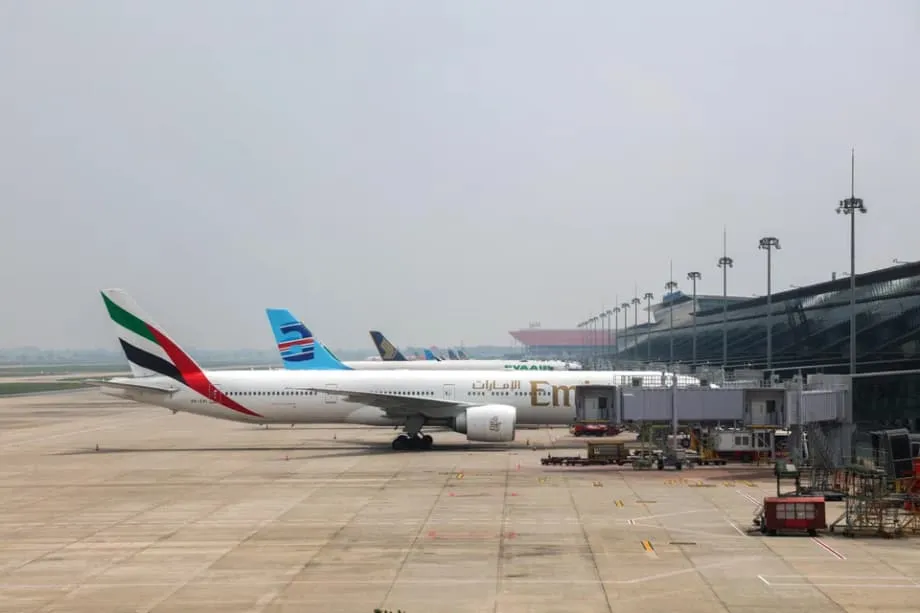 Vietnã se prepara para cortes de voos diante da ameaça de crise no abastecimento de combustível de aviação