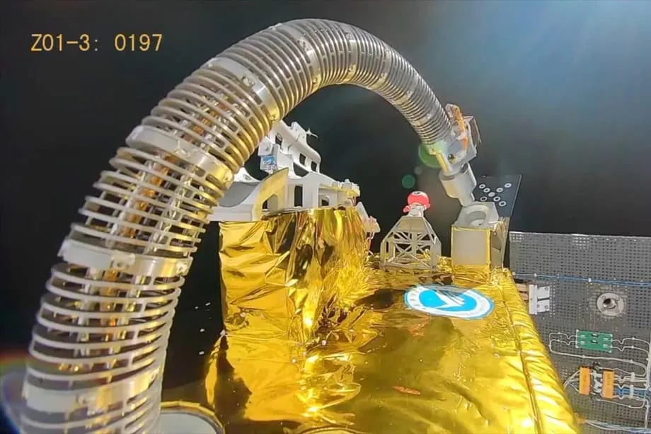 Satélite chinês realiza teste inovador de reabastecimento em órbita com braço robótico tentacular