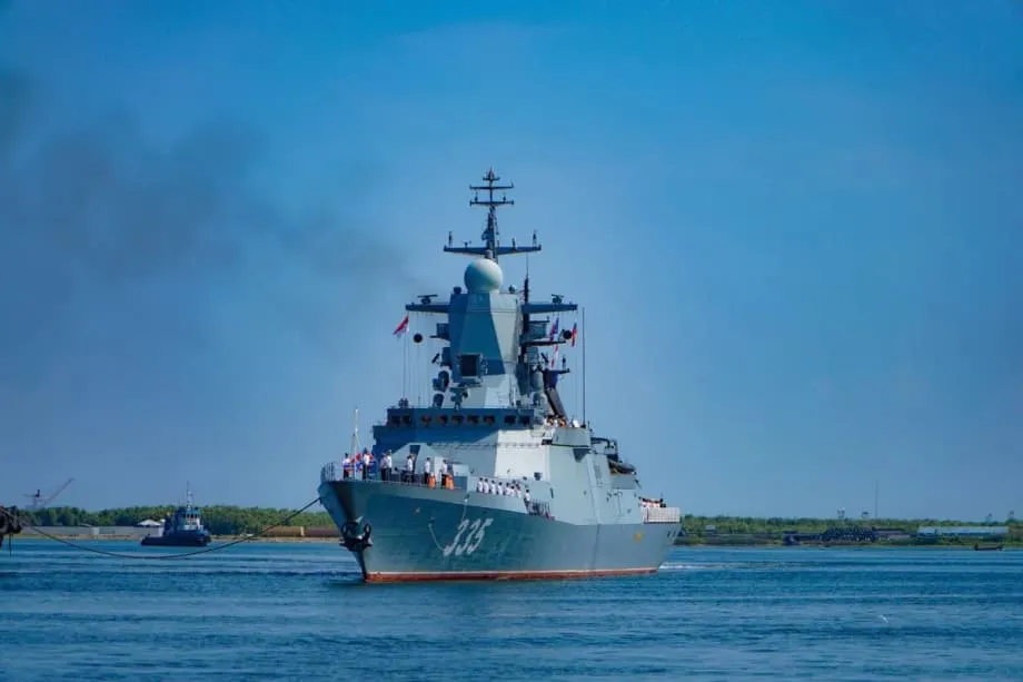 Submarino russo chega a Jacarta para exercícios conjuntos e sinaliza aprofundamento dos laços navais no Indo-Pacífico