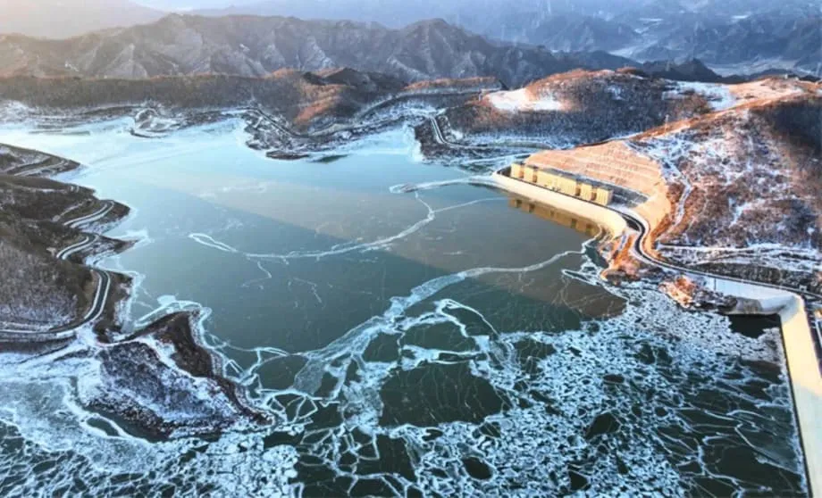 China constrói reservatórios gigantes para armazenar o excedente de energia renovável