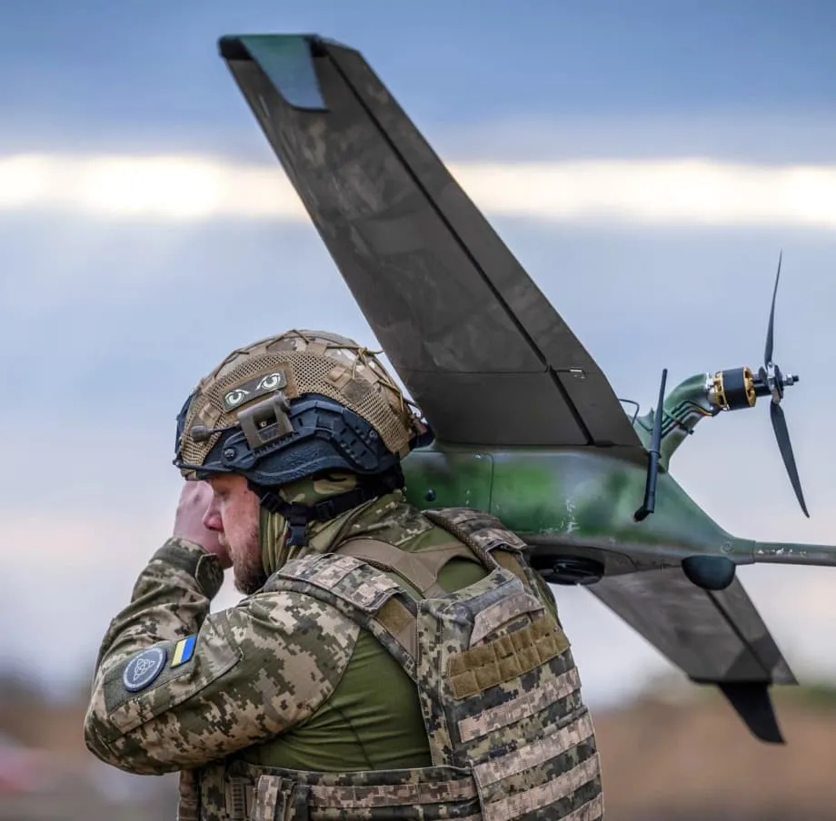 Engenheiros japoneses vão à linha de frente na Ucrânia para testar sistema de defesa com drones de US$ 2.500