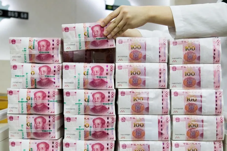 Ações de empresas chinesas de pagamento disparam com o yuan usado para pagar pedágios no Estreito de Ormuz