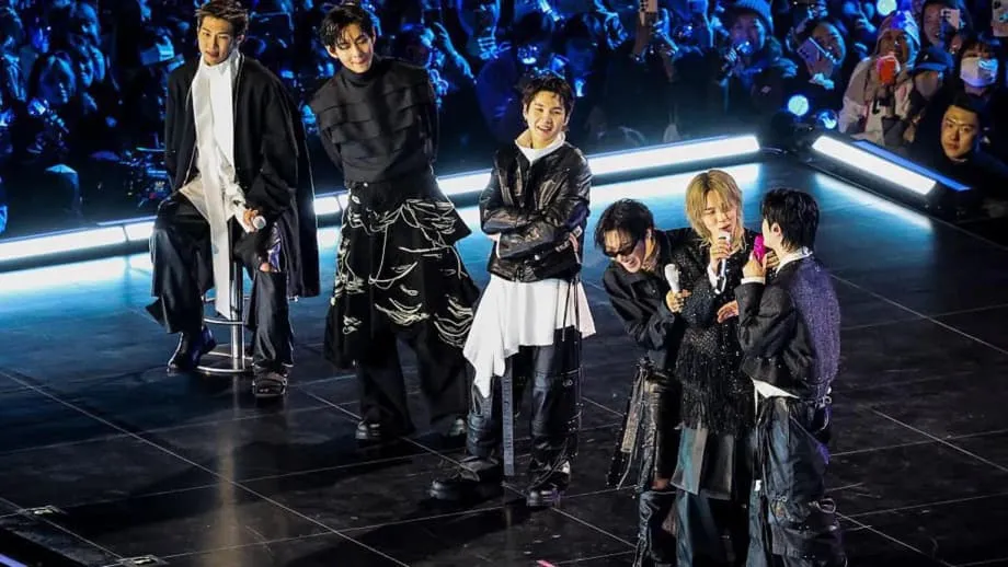 BTS volta com “Arirang”: um triunfo global cercado por questionamentos sobre identidade