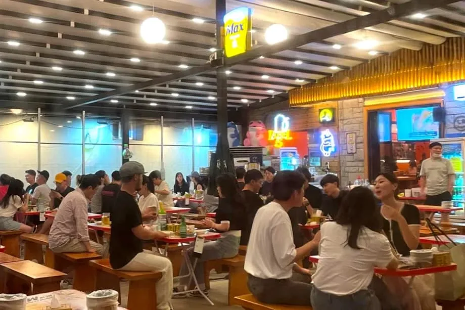 A mudança de hábitos na Coreia do Sul: como uma nação conhecida pelo consumo excessivo de álcool está reduzindo a bebida