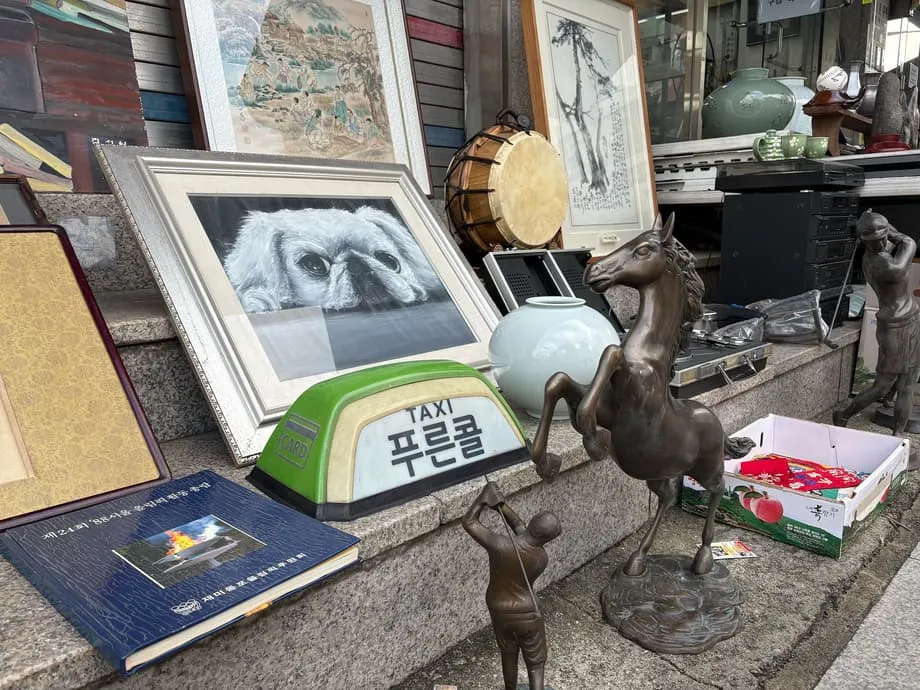 Feira de rua de domingo em Seul: uma caça ao tesouro por cinco quilômetros de caos e história