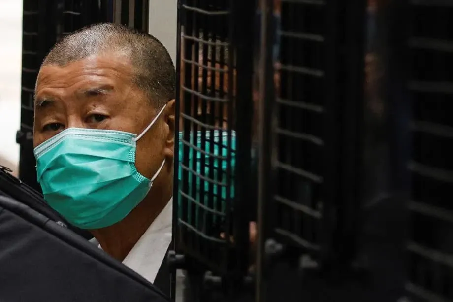 Governo de Hong Kong tenta confiscar US$ 16 milhões do magnata da mídia Jimmy Lai, que está preso