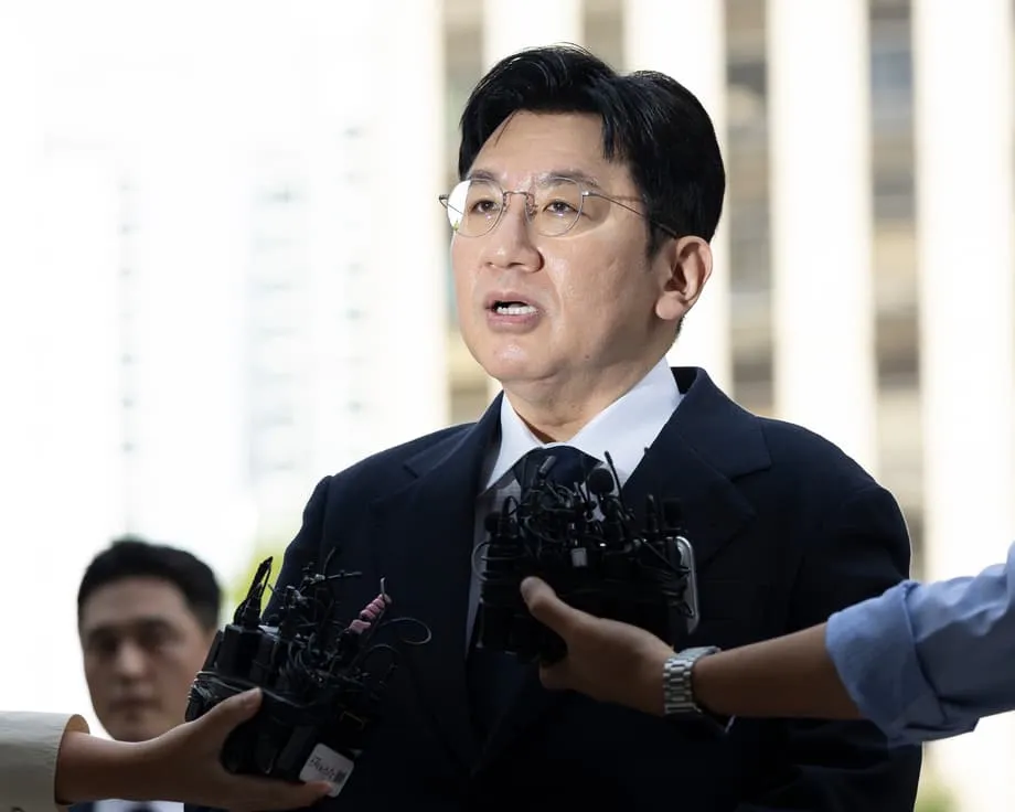 Magnata do K-pop Bang Si-hyuk pode ser preso por acusações de fraude de US$ 136 milhões em IPO