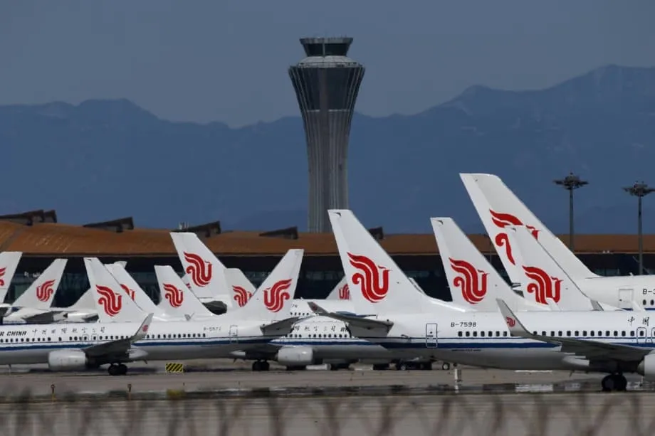 Cancelamentos de voos entre China e Japão chegam a 2.700 em março, enquanto tensões sobre Taiwan interrompem conexões aéreas