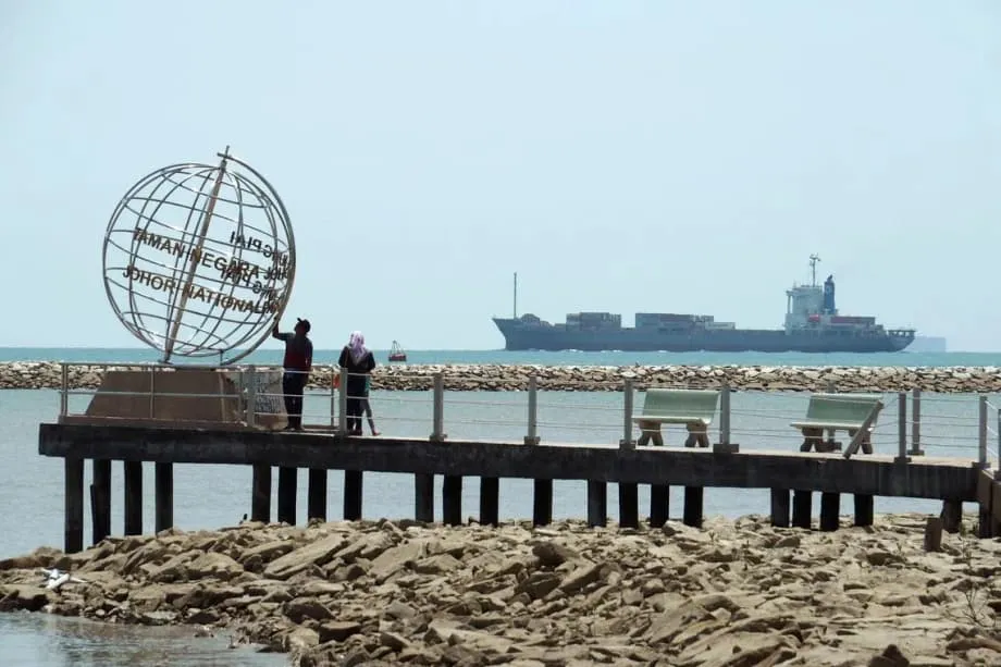 Indonésia rejeita tarifas para navios no Estreito de Malaca após proposta gerar preocupação regional