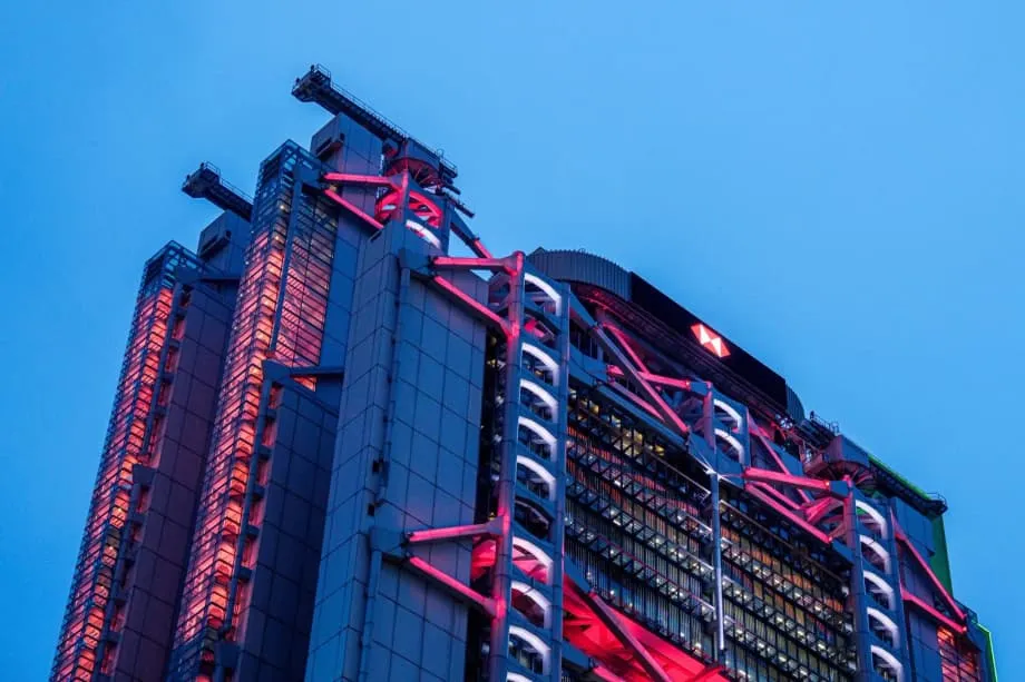 HSBC avalia acabar com benefício generoso de mensalidades escolares para funcionários em Hong Kong em meio a corte de custos