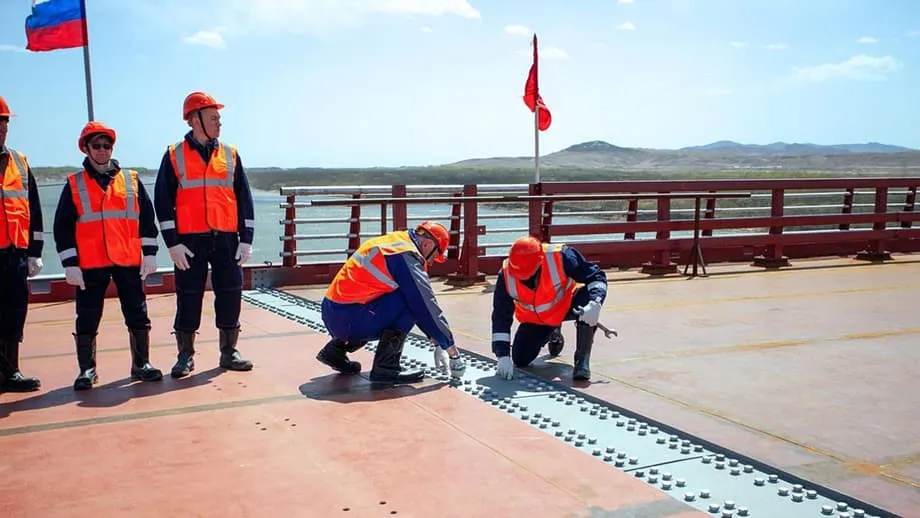 Rússia e Coreia do Norte concluem primeira ponte rodoviária, consolidando aliança em meio a sanções