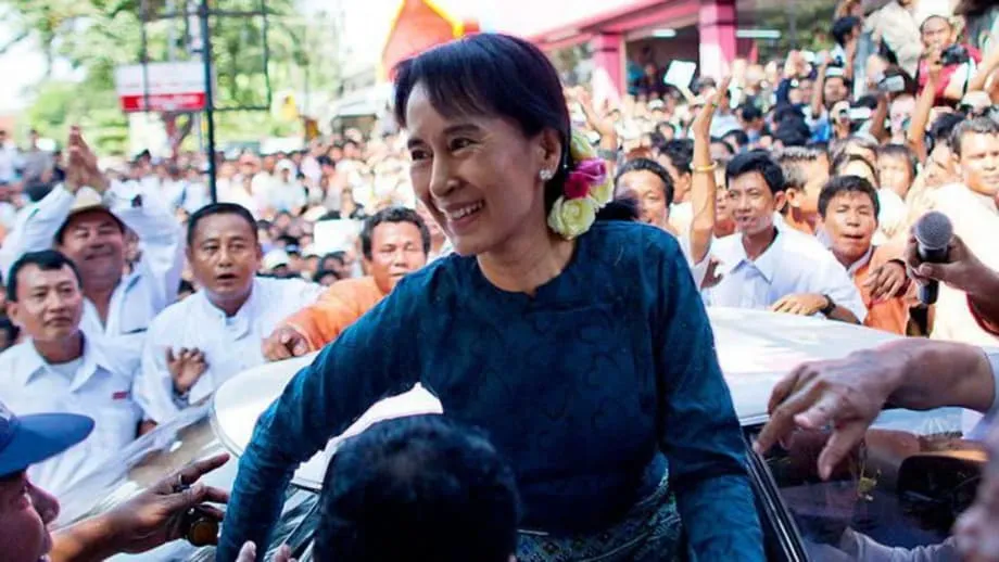 Junta de Mianmar transfere Suu Kyi para prisão domiciliar em meio a dúvidas sobre seu paradeiro