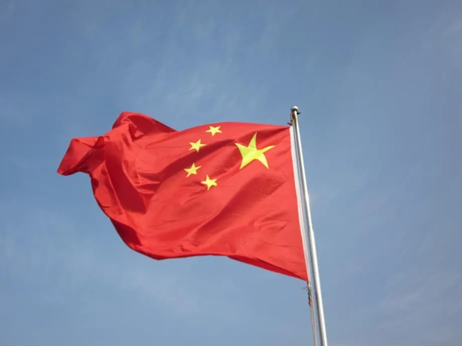 Tribunais chineses traçam limite legal: empresas não podem usar a IA como desculpa para demitir trabalhadores