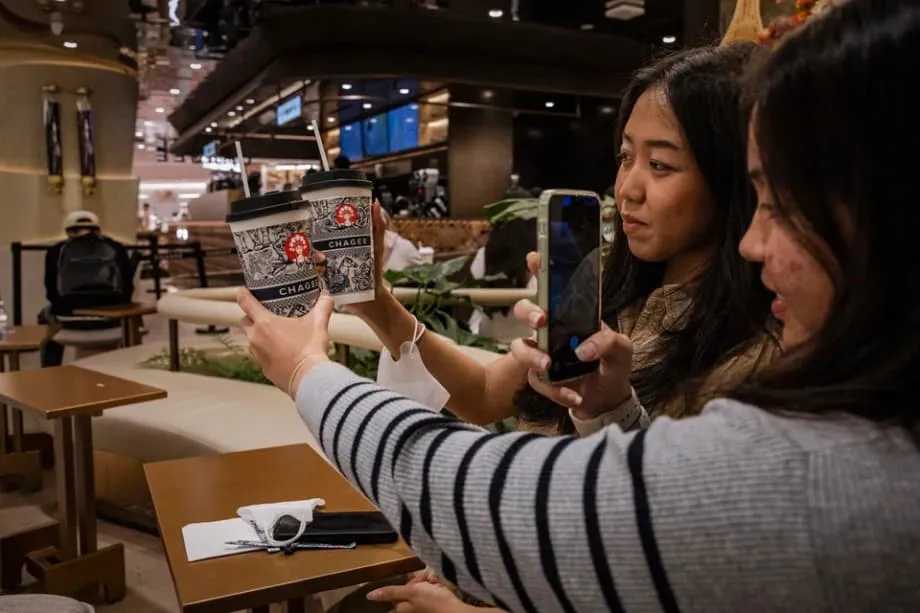 Enquanto marcas dos EUA perdem espaço, China conquista os jovens indonésios