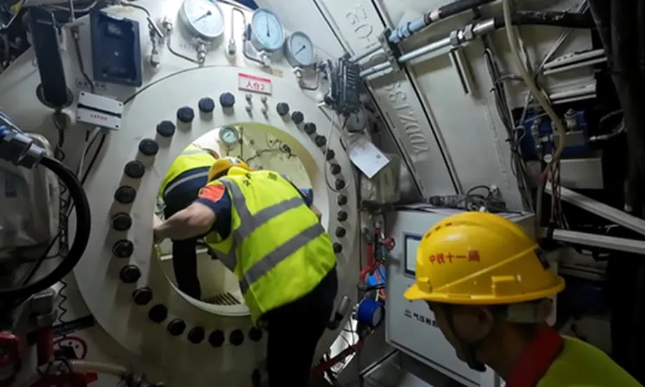 Engenheiros chineses implantam primeiro sistema ternário de mistura de gases para túnel ferroviário submarino recordista