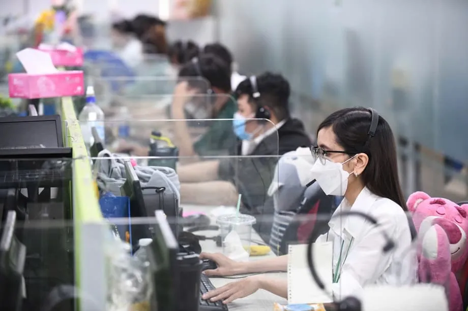 O paradoxo do mercado de trabalho vietnamita: otimismo com a vida esconde grave crise de desengajamento dos funcionários