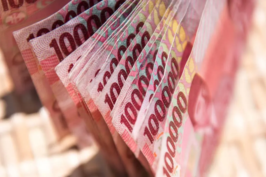 Rupia indonésia despenca a níveis inéditos em meio a uma tempestade perfeita de petróleo, política e fuga de capitais