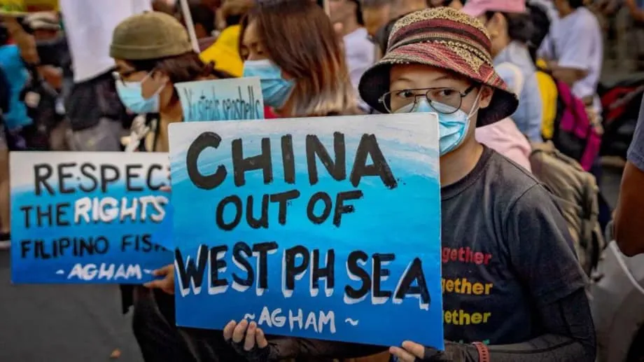 Filipinas se indignam com propaganda racista gerada por IA veiculada pela mídia estatal chinesa em disputa no Mar do Sul da China