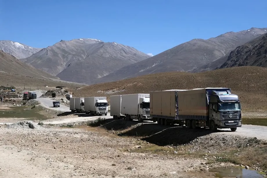 Aumento expressivo do transporte de carga em trânsito pelo Tajiquistão