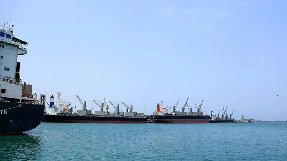 Navio indiano afunda no Mar Vermelho após ataque na costa do Iêmen; toda a tripulação é resgatada