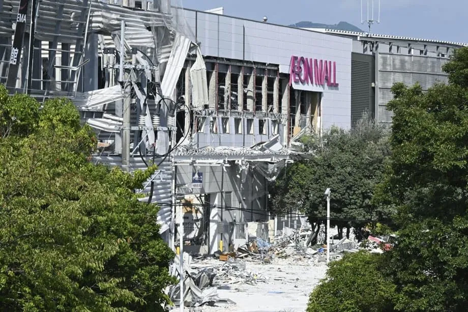 Vítimas de terremoto no Japão foram orientadas a voltar ao shopping para buscar dinheiro antes de explosão fatal