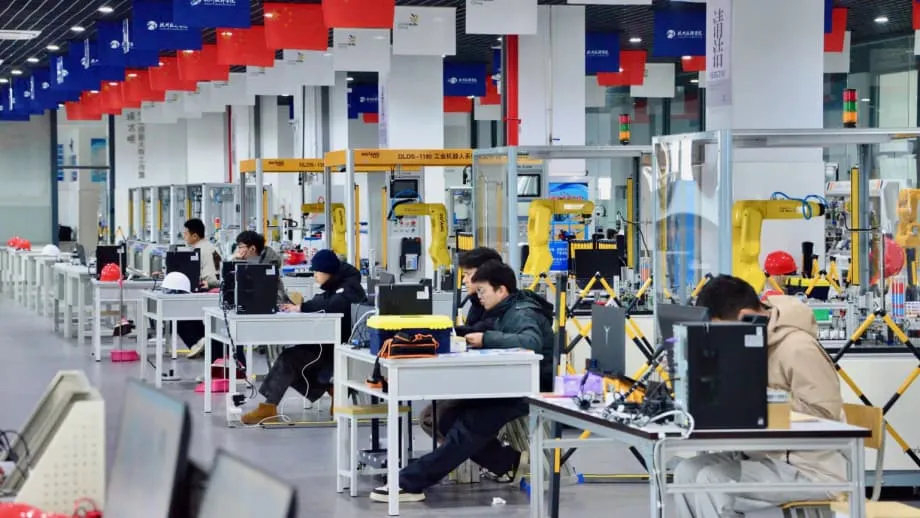 A revolução silenciosa dos robôs na China está transformando fábricas e empregos
