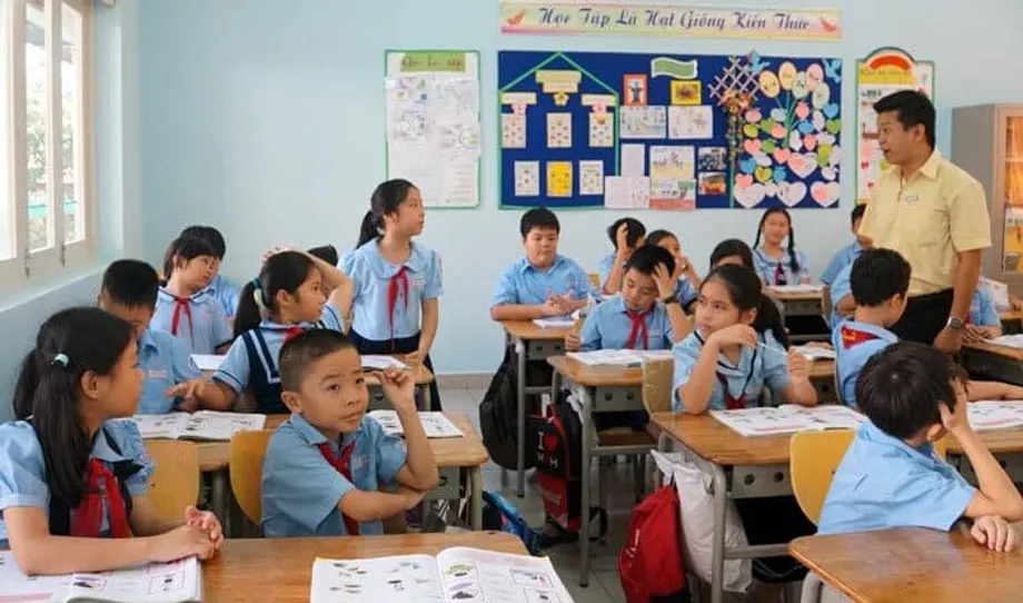 Preocupações com a obrigatoriedade do inglês a partir do 1º ano no Vietnã